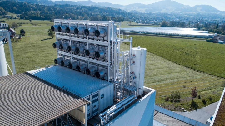 First commercial CO2 capture plant